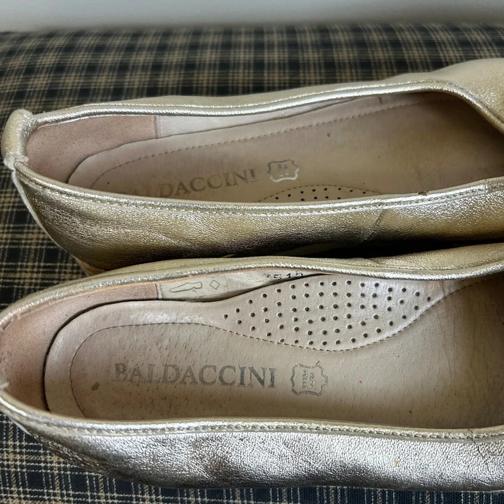 GUC Baldaccini Ballet Flats Espadrille Size 38 Gold‎ Metallic Leather Bow Charm